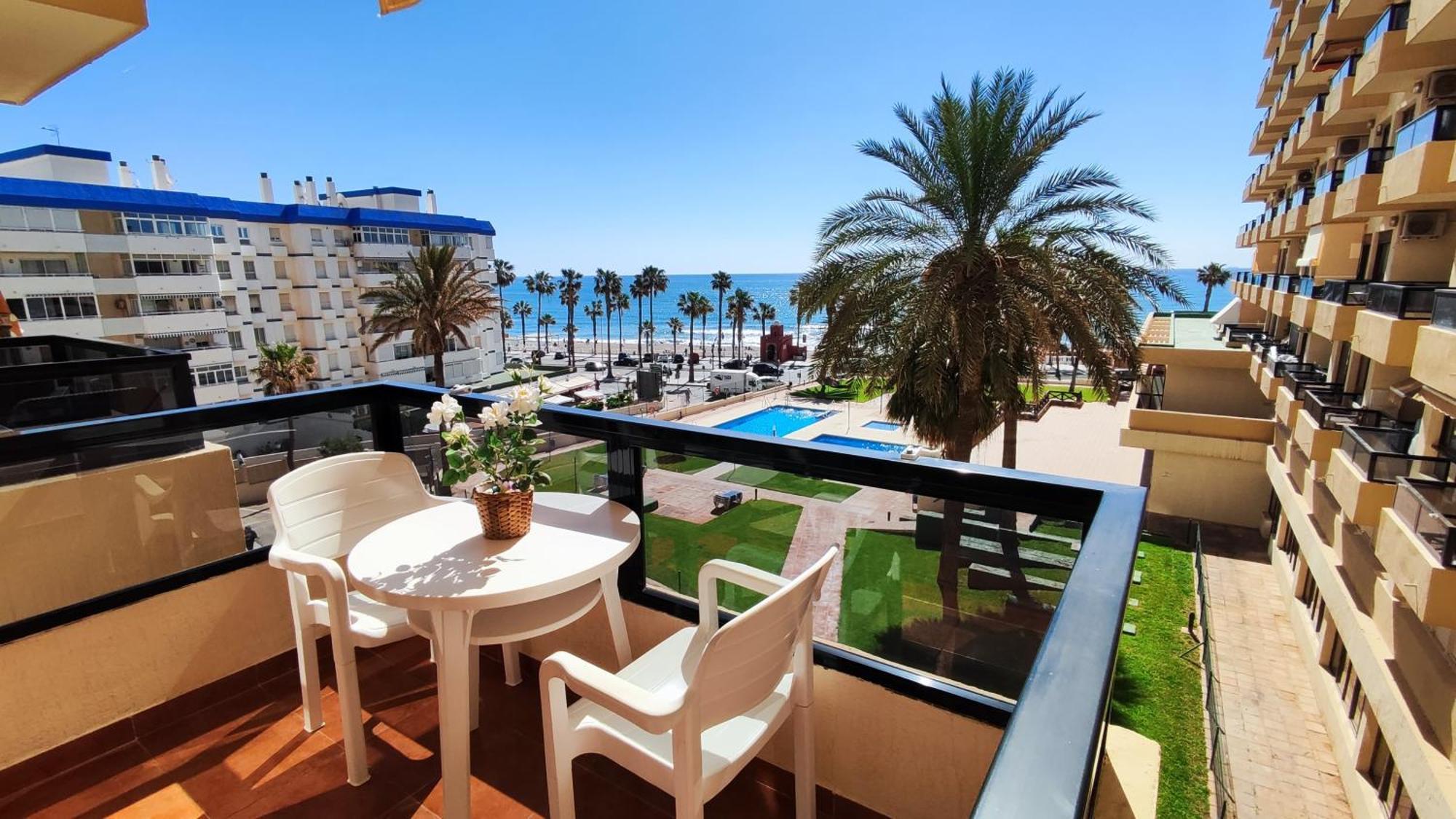 Aloha Playa Apartment With Ocean Views And Pools 베날마데나코스타 외부 사진