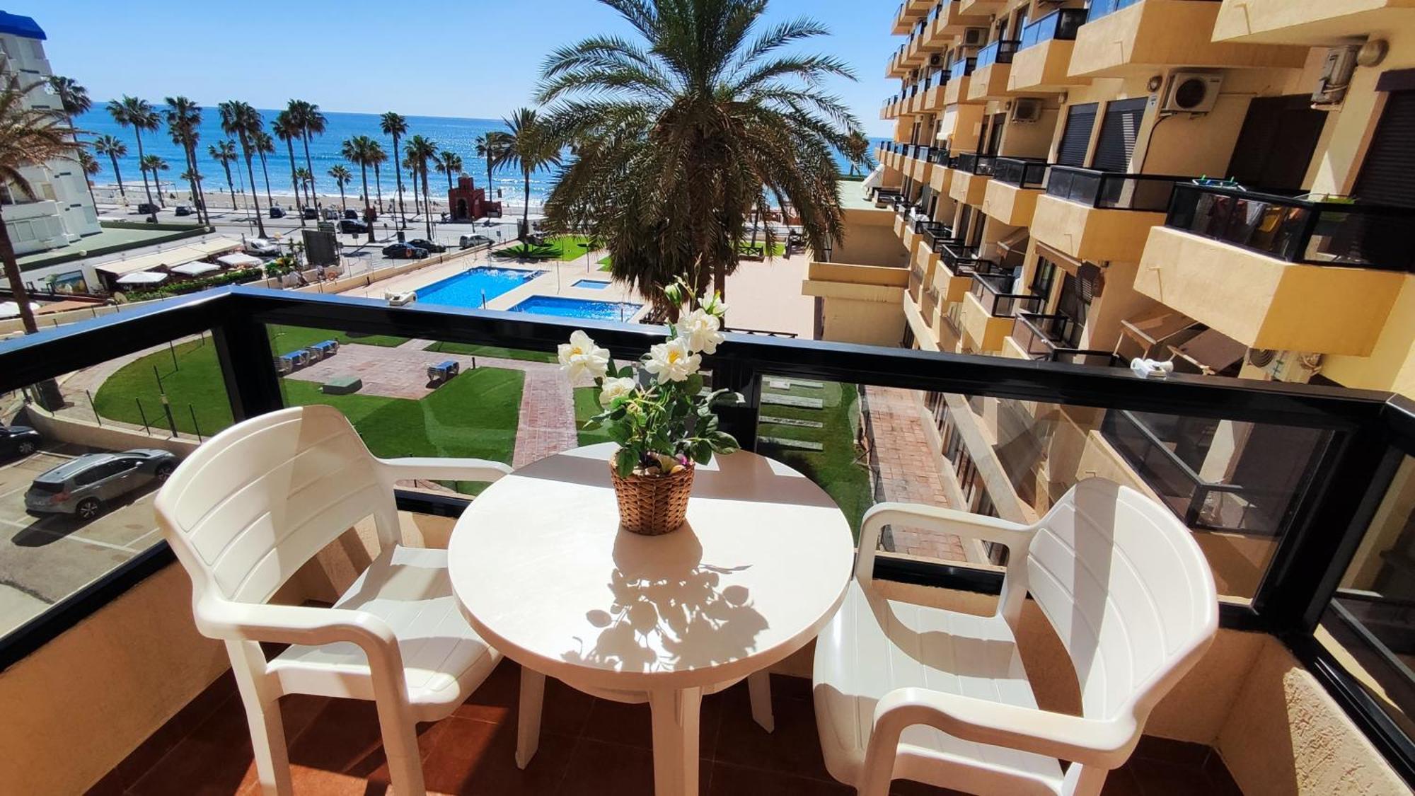 Aloha Playa Apartment With Ocean Views And Pools 베날마데나코스타 외부 사진